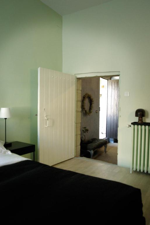 Monte Arena Bed and Breakfast Montaren-et-Saint-Médiers Δωμάτιο φωτογραφία