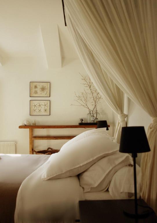 Monte Arena Bed and Breakfast Montaren-et-Saint-Médiers Εξωτερικό φωτογραφία