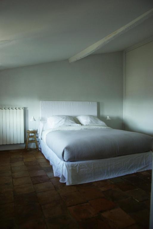 Monte Arena Bed and Breakfast Montaren-et-Saint-Médiers Εξωτερικό φωτογραφία