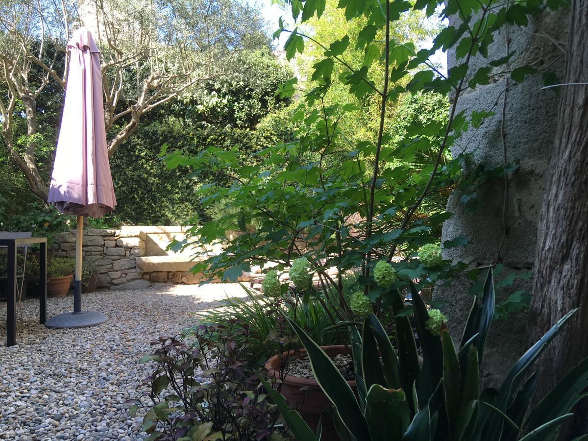 Monte Arena Bed and Breakfast Montaren-et-Saint-Médiers Εξωτερικό φωτογραφία