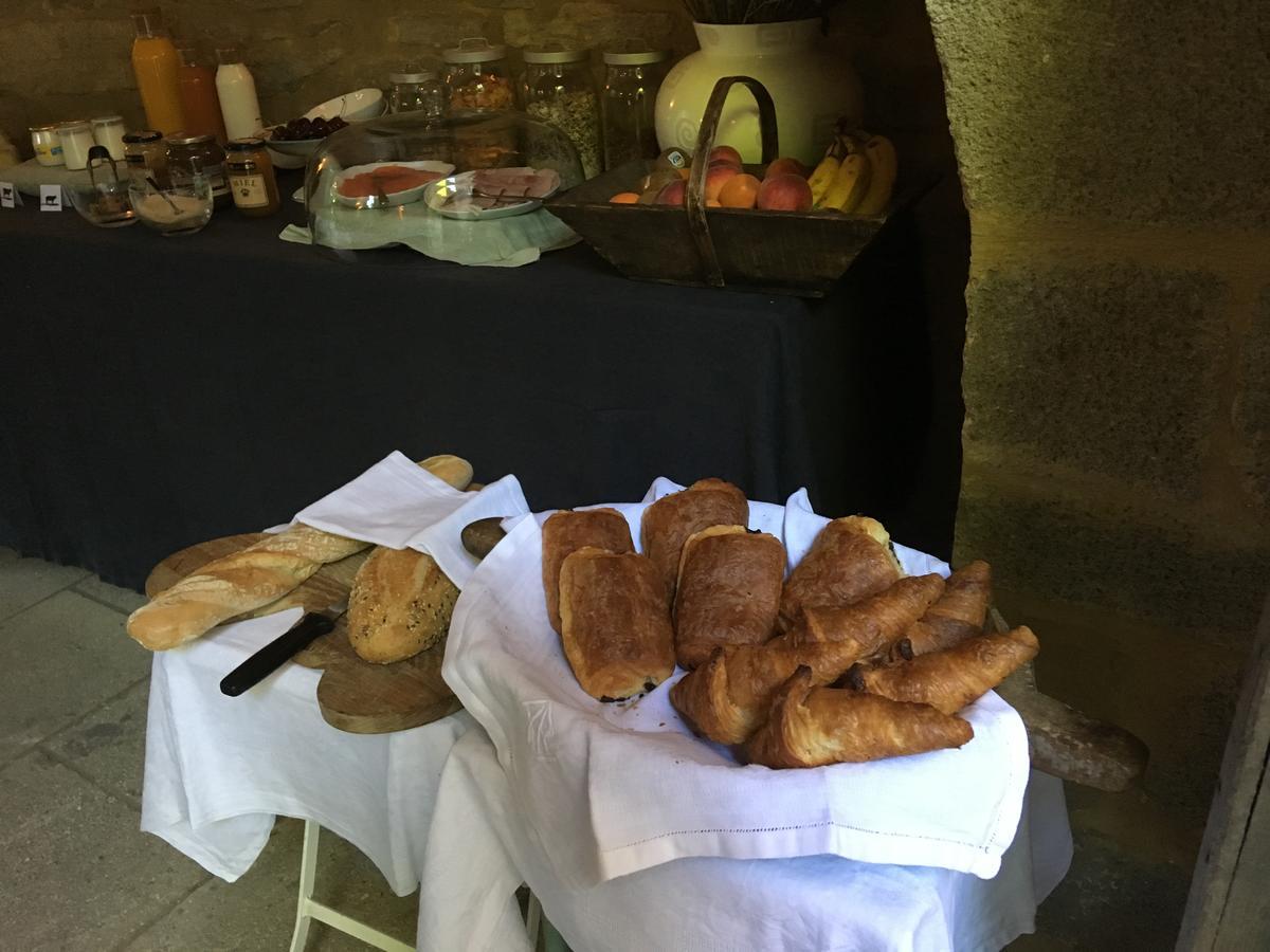 Monte Arena Bed and Breakfast Montaren-et-Saint-Médiers Εξωτερικό φωτογραφία