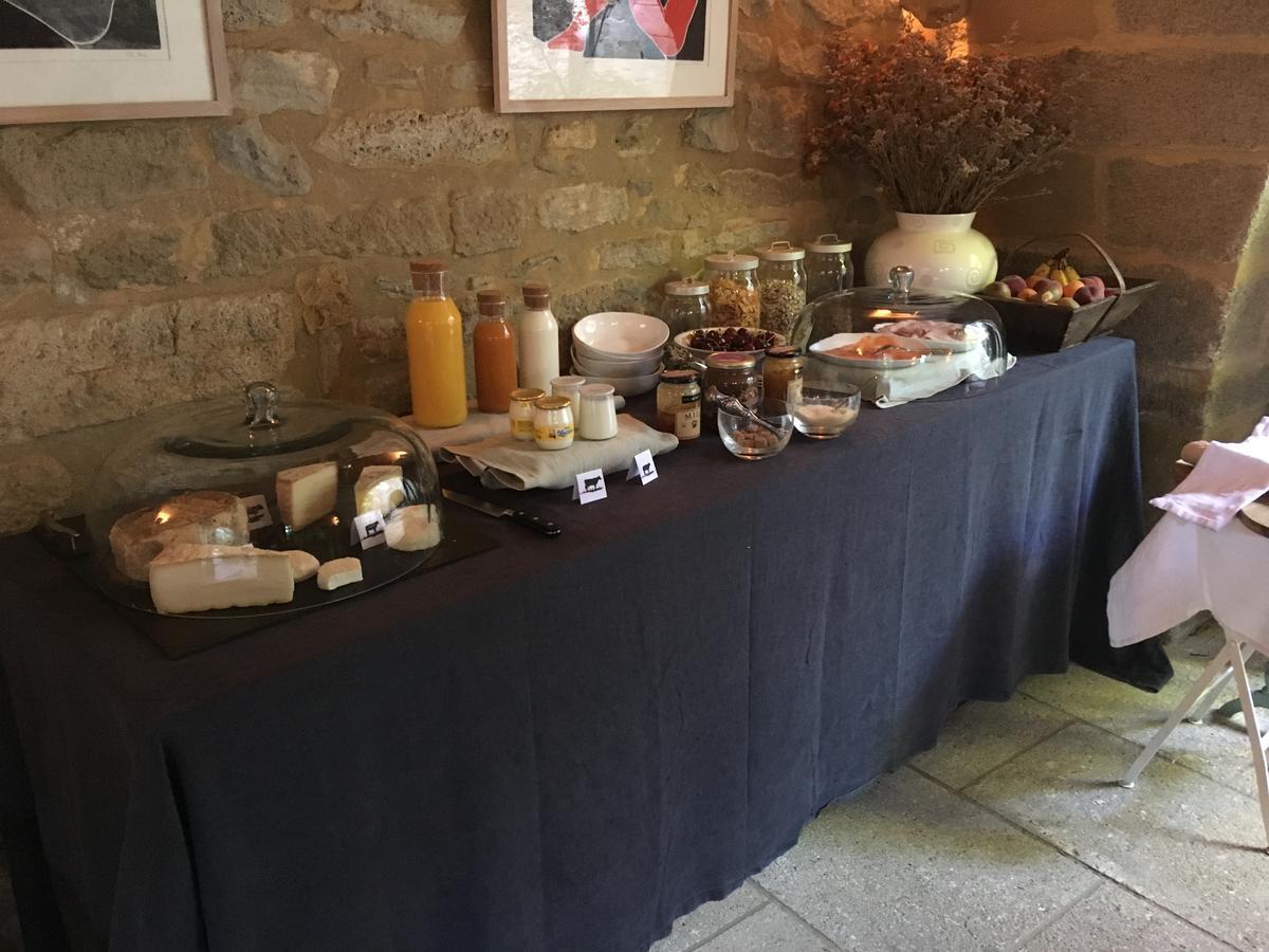 Monte Arena Bed and Breakfast Montaren-et-Saint-Médiers Εξωτερικό φωτογραφία