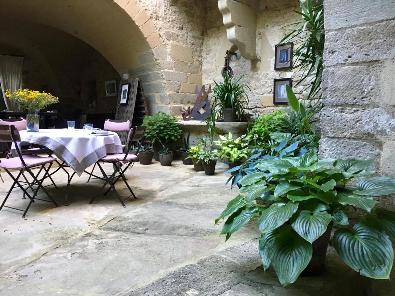 Monte Arena Bed and Breakfast Montaren-et-Saint-Médiers Εξωτερικό φωτογραφία