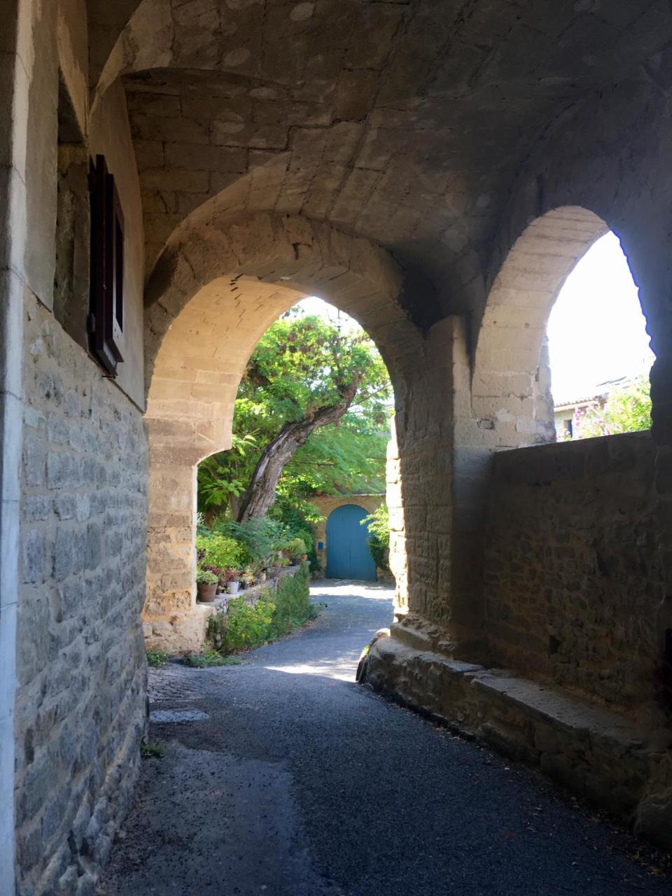 Monte Arena Bed and Breakfast Montaren-et-Saint-Médiers Εξωτερικό φωτογραφία
